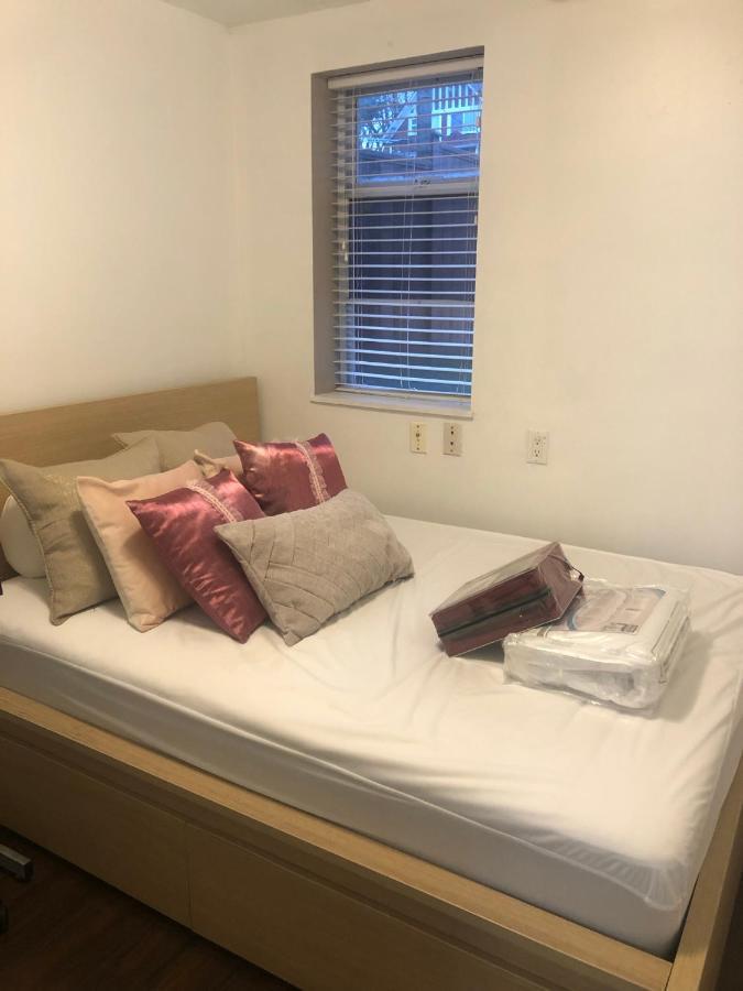 Quiet-Comfy 3 Bedroom Home On A Tree Lined Street In Kits バンクーバー エクステリア 写真