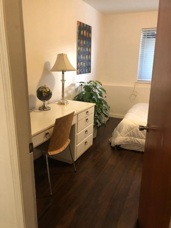Quiet-Comfy 3 Bedroom Home On A Tree Lined Street In Kits バンクーバー エクステリア 写真