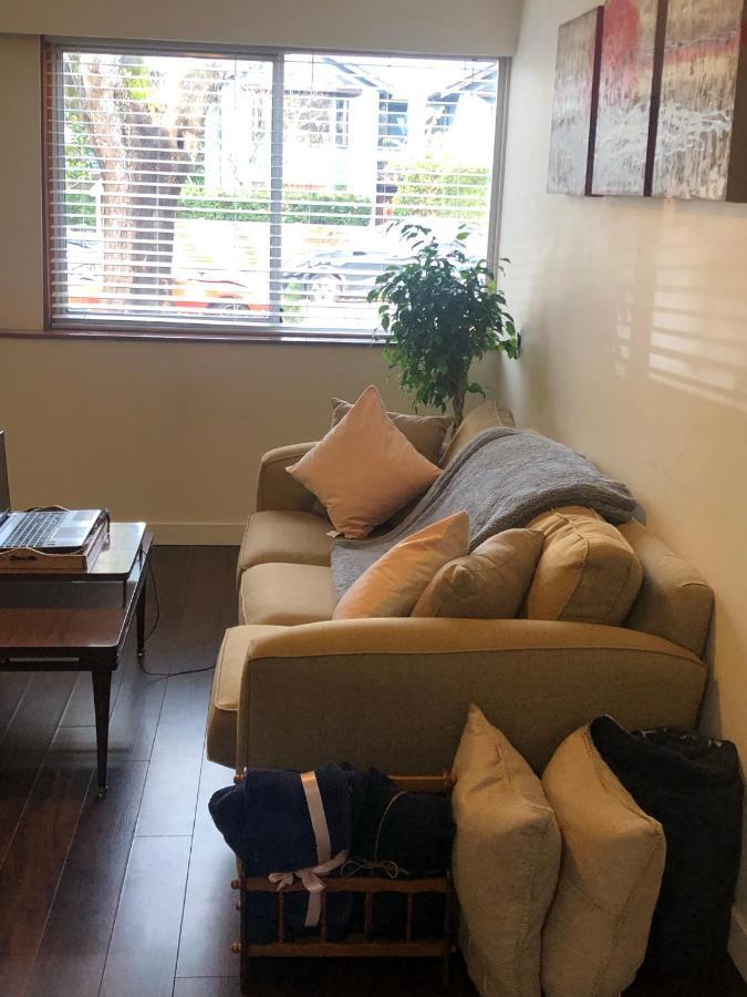 Quiet-Comfy 3 Bedroom Home On A Tree Lined Street In Kits バンクーバー エクステリア 写真