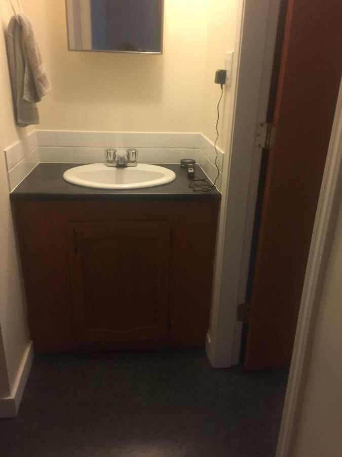 Quiet-Comfy 3 Bedroom Home On A Tree Lined Street In Kits バンクーバー エクステリア 写真