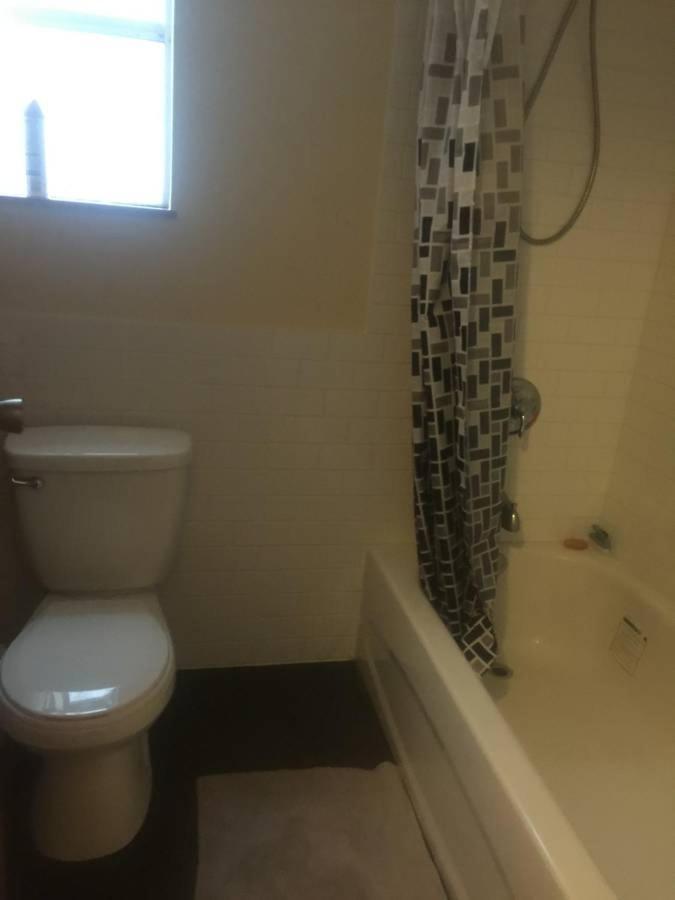 Quiet-Comfy 3 Bedroom Home On A Tree Lined Street In Kits バンクーバー エクステリア 写真